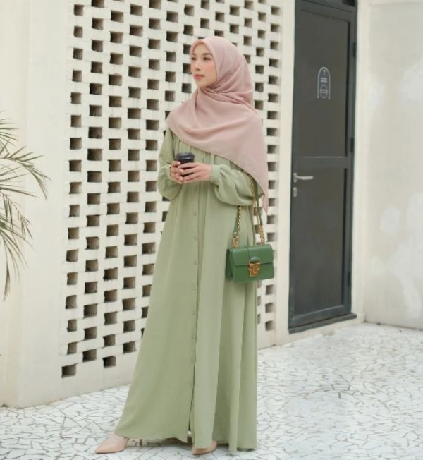 Gamis dengan variasi kerut di dada